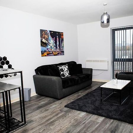 Stylish Two-Bedroom Salford Quays Apartment Manchester Eksteriør billede