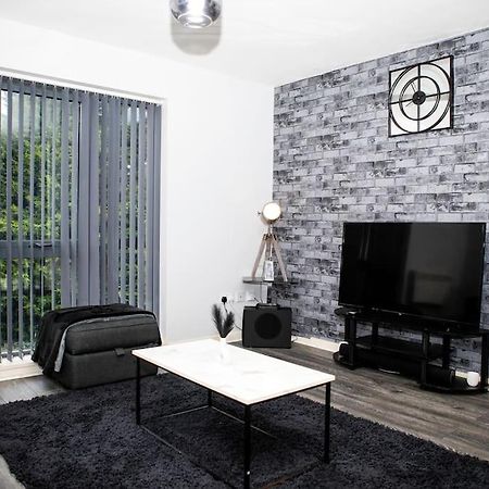 Stylish Two-Bedroom Salford Quays Apartment Manchester Eksteriør billede