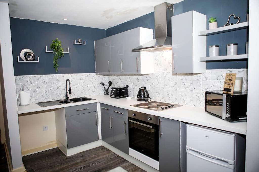 Stylish Two-Bedroom Salford Quays Apartment Manchester Eksteriør billede