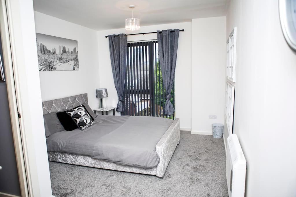 Stylish Two-Bedroom Salford Quays Apartment Manchester Eksteriør billede