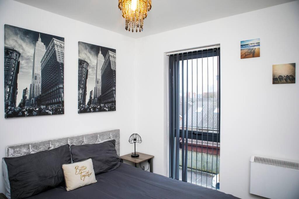 Stylish Two-Bedroom Salford Quays Apartment Manchester Eksteriør billede