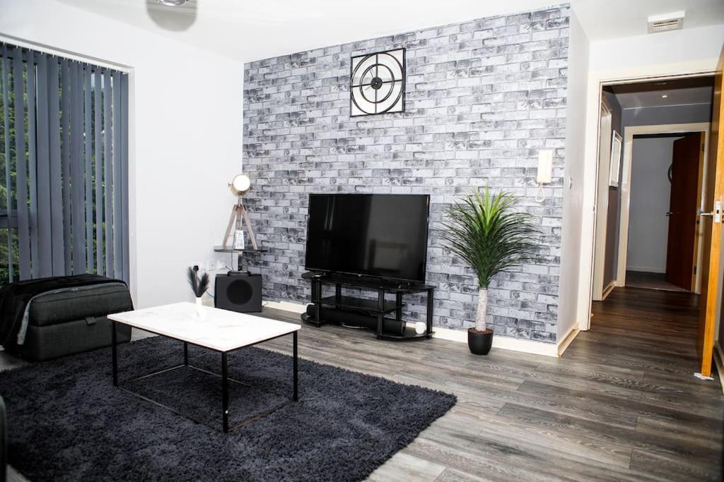 Stylish Two-Bedroom Salford Quays Apartment Manchester Eksteriør billede