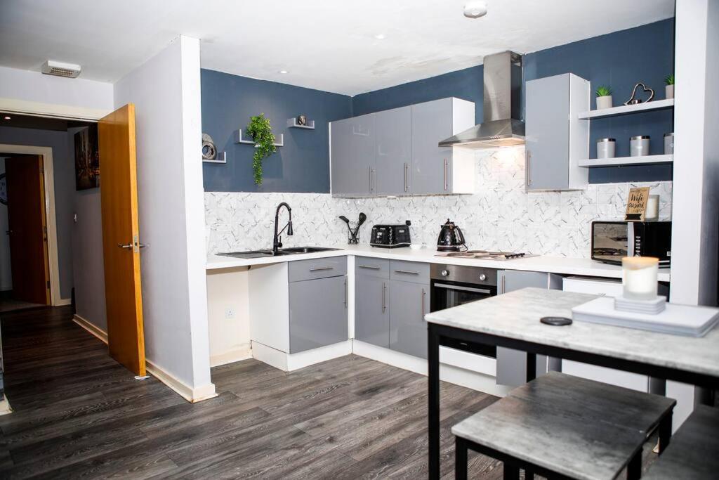 Stylish Two-Bedroom Salford Quays Apartment Manchester Eksteriør billede