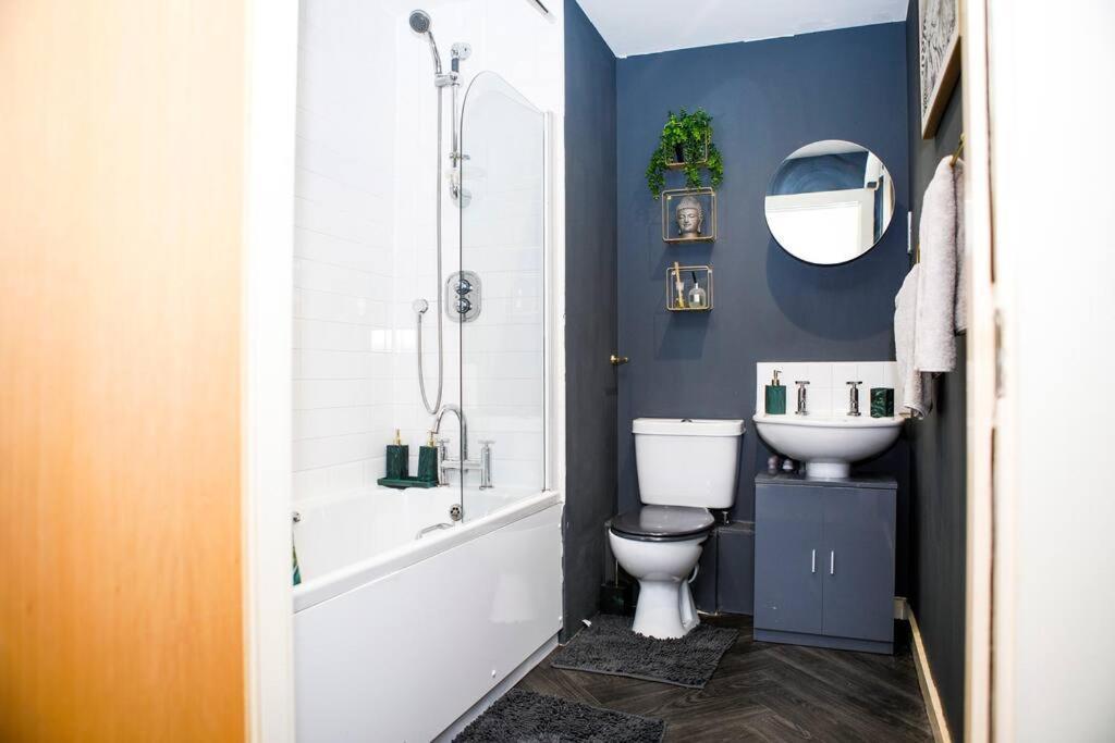 Stylish Two-Bedroom Salford Quays Apartment Manchester Eksteriør billede