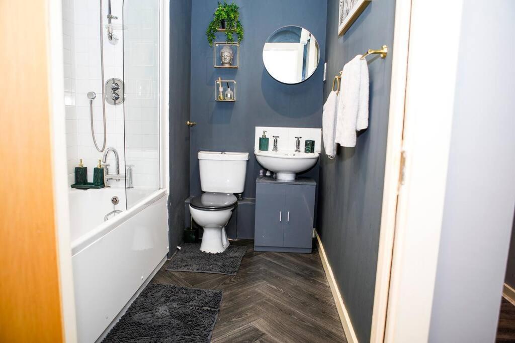 Stylish Two-Bedroom Salford Quays Apartment Manchester Eksteriør billede