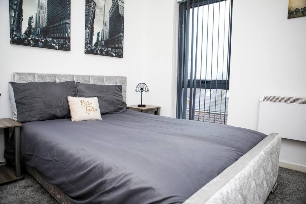 Stylish Two-Bedroom Salford Quays Apartment Manchester Eksteriør billede