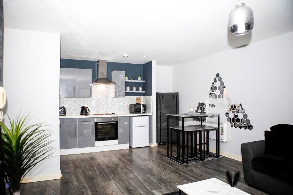 Stylish Two-Bedroom Salford Quays Apartment Manchester Eksteriør billede