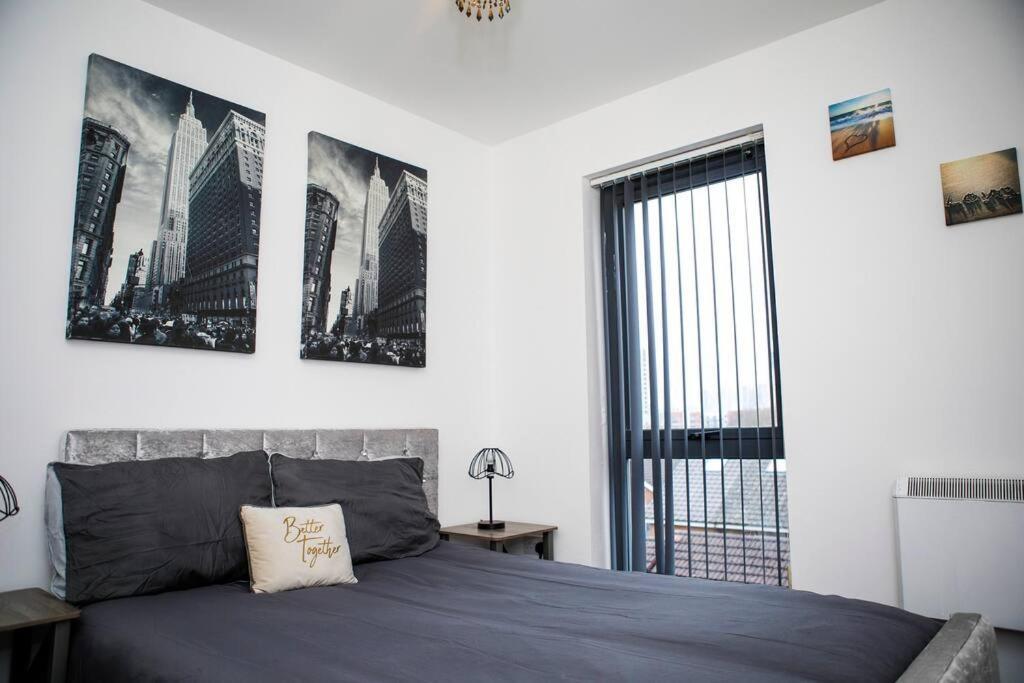 Stylish Two-Bedroom Salford Quays Apartment Manchester Eksteriør billede