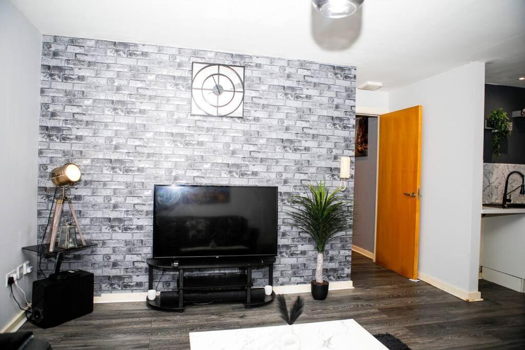 Stylish Two-Bedroom Salford Quays Apartment Manchester Eksteriør billede