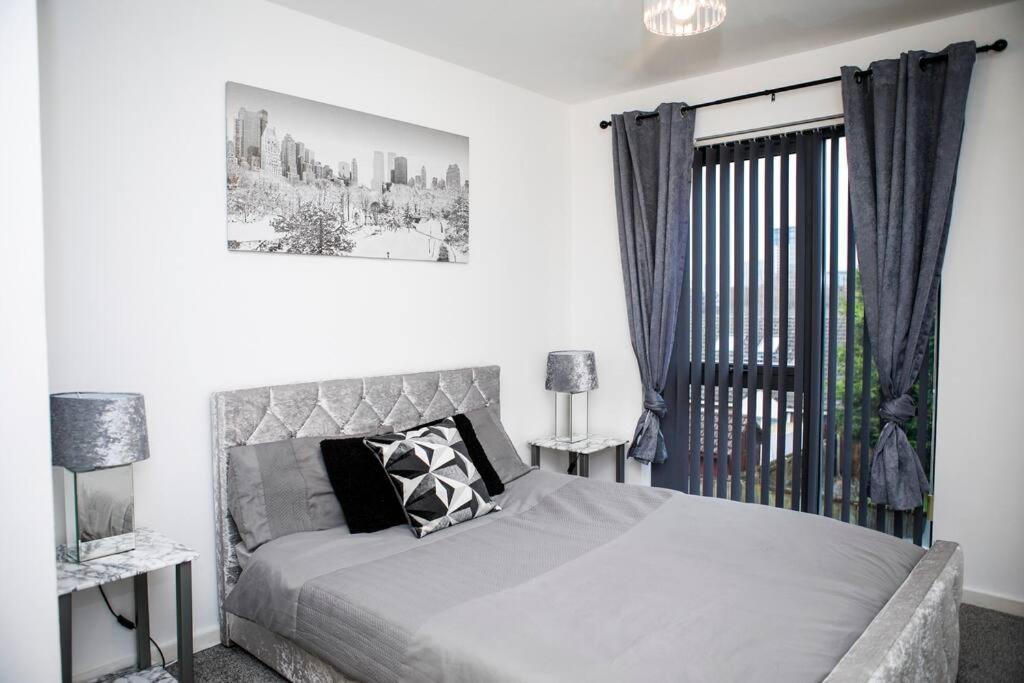 Stylish Two-Bedroom Salford Quays Apartment Manchester Eksteriør billede